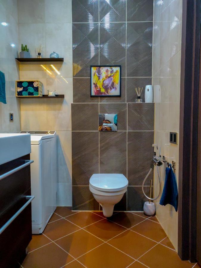Modern And Fully Equipped *